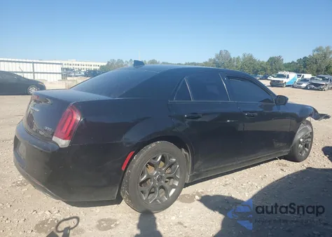 2015 Chrysler 300 S z USA, uszkodzony, nr VIN 2C3CCAGG8FH883092